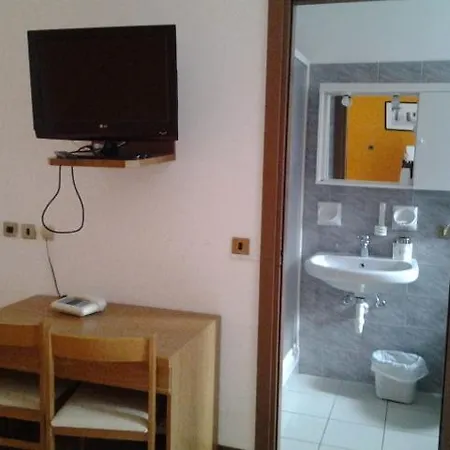Otel Del Cacciatore Cremeno